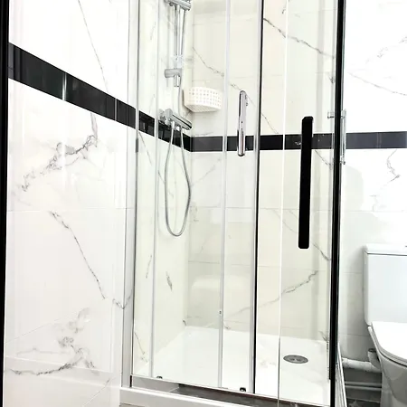 Lucas Salle De Bain Privative Homestay Paris
