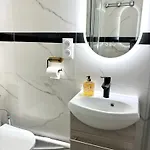 Lucas Salle De Bain Privative Παρίσι